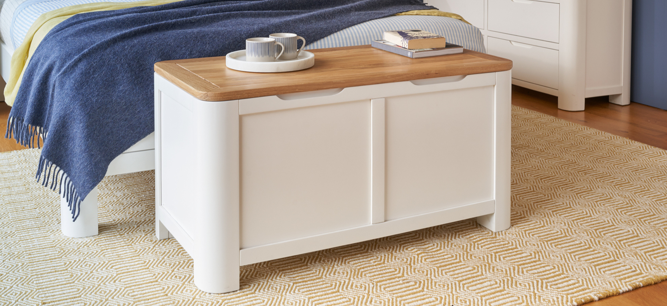 Hove blanket box